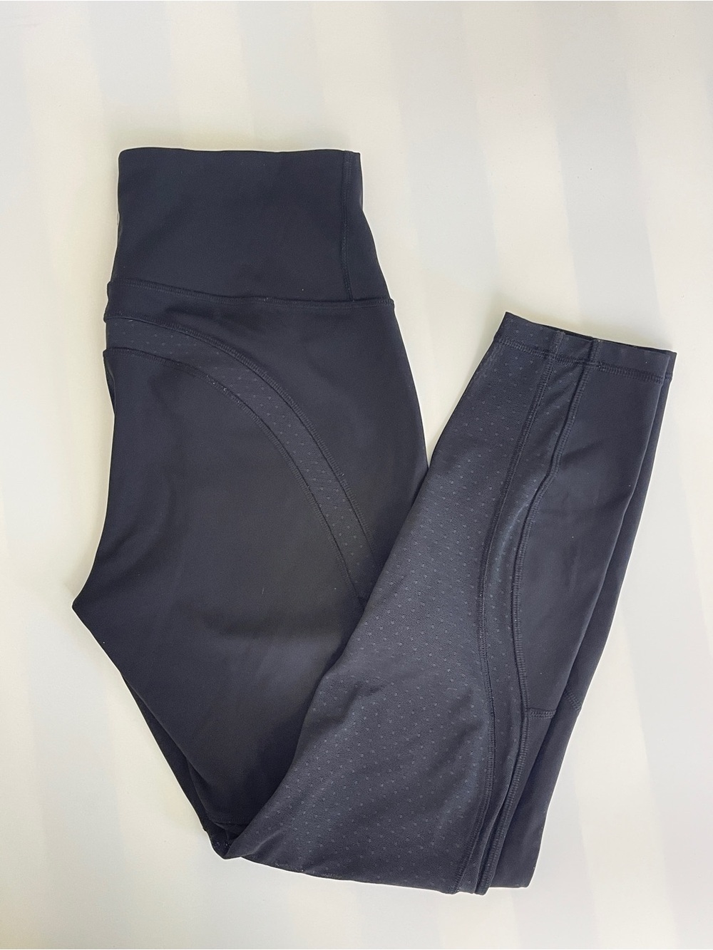Lululemon black cropped leggings with sheer details size 6